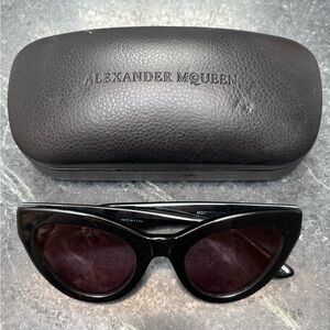 McQ by Alexander McQueen Black Cat-Eye Sunglasses
